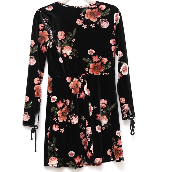 Like new Topshop Petite Velvet Floral print long sleeve mini dress Size US 6 - Picture 3 of 5